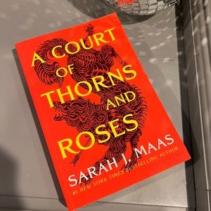 A Court of Thorns and Roses paperback